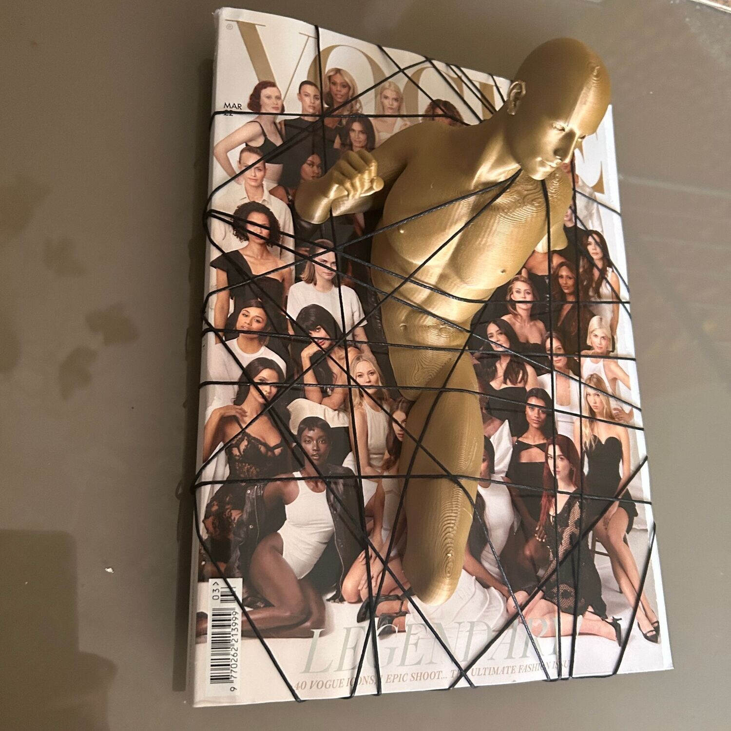 Andrea Giorgi - escape from... (British Vogue UK 40 icons ) - numero speciale Inglese - scultura da parete