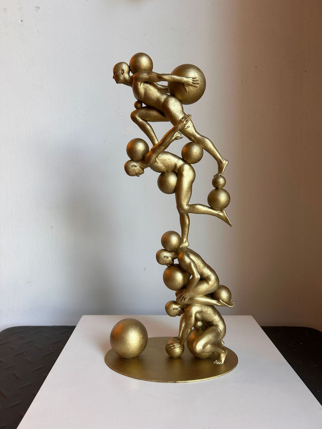 Andrea Giorgi  "Equilibrio instabile" colore oro