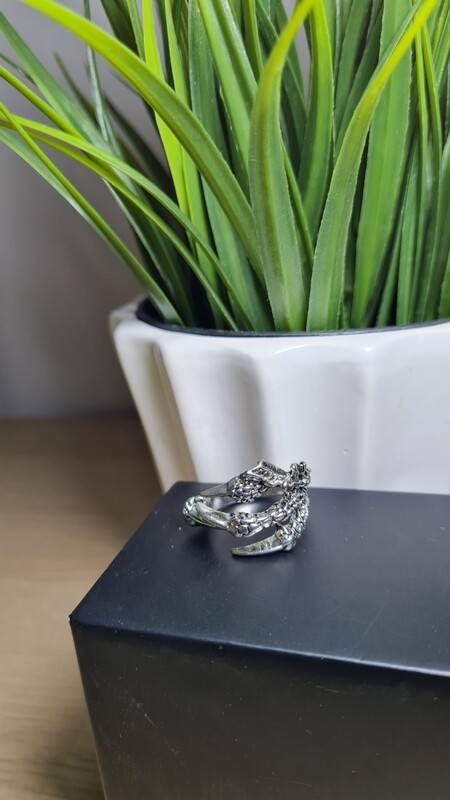 ᴄʟᴀᴡ ʀɪɴɢ