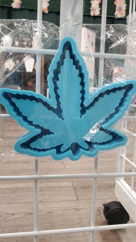 Weed plant ashtray
