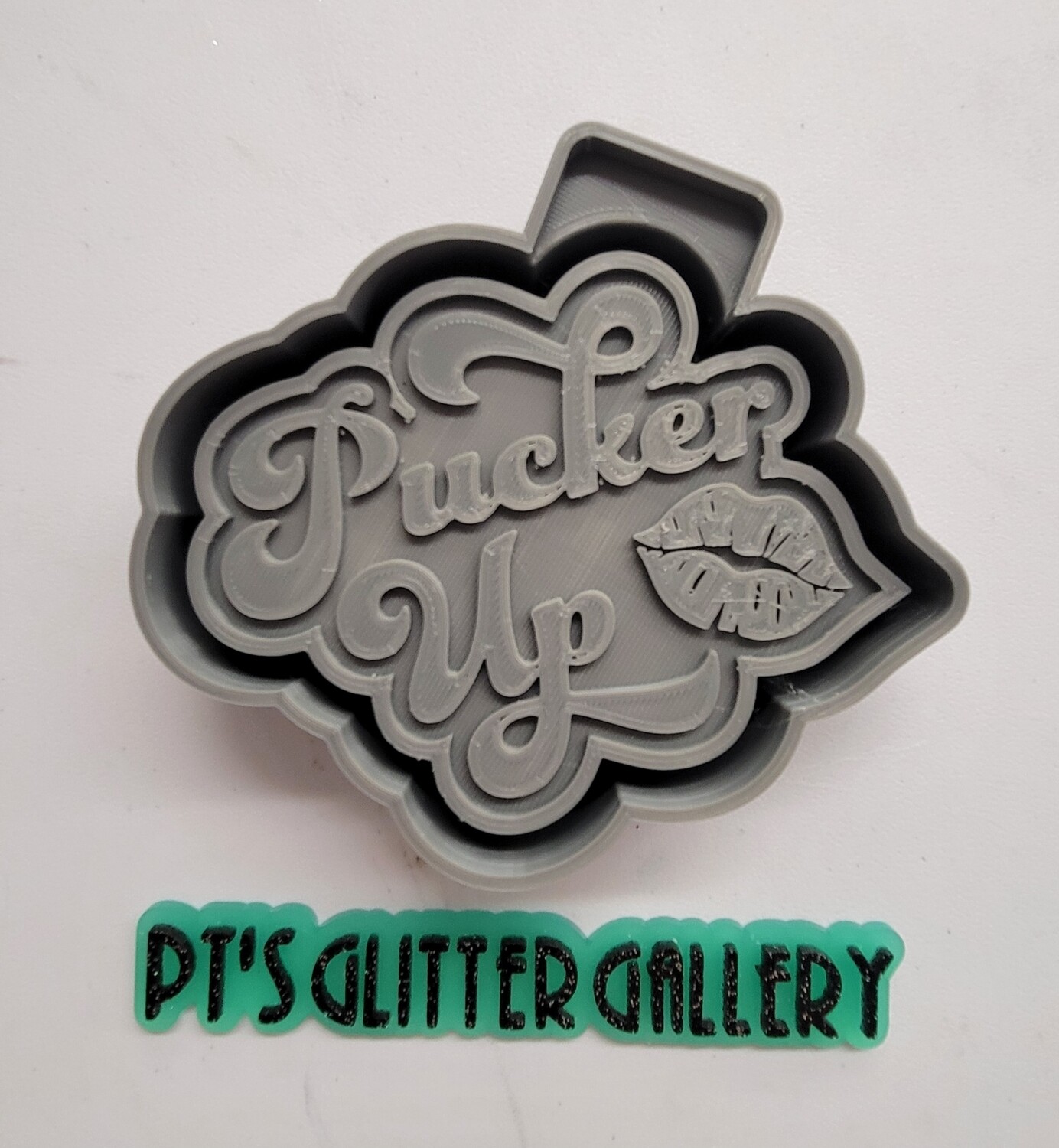 Pucker up freshie mold