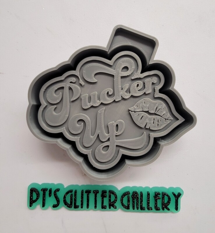 Pucker up freshie mold