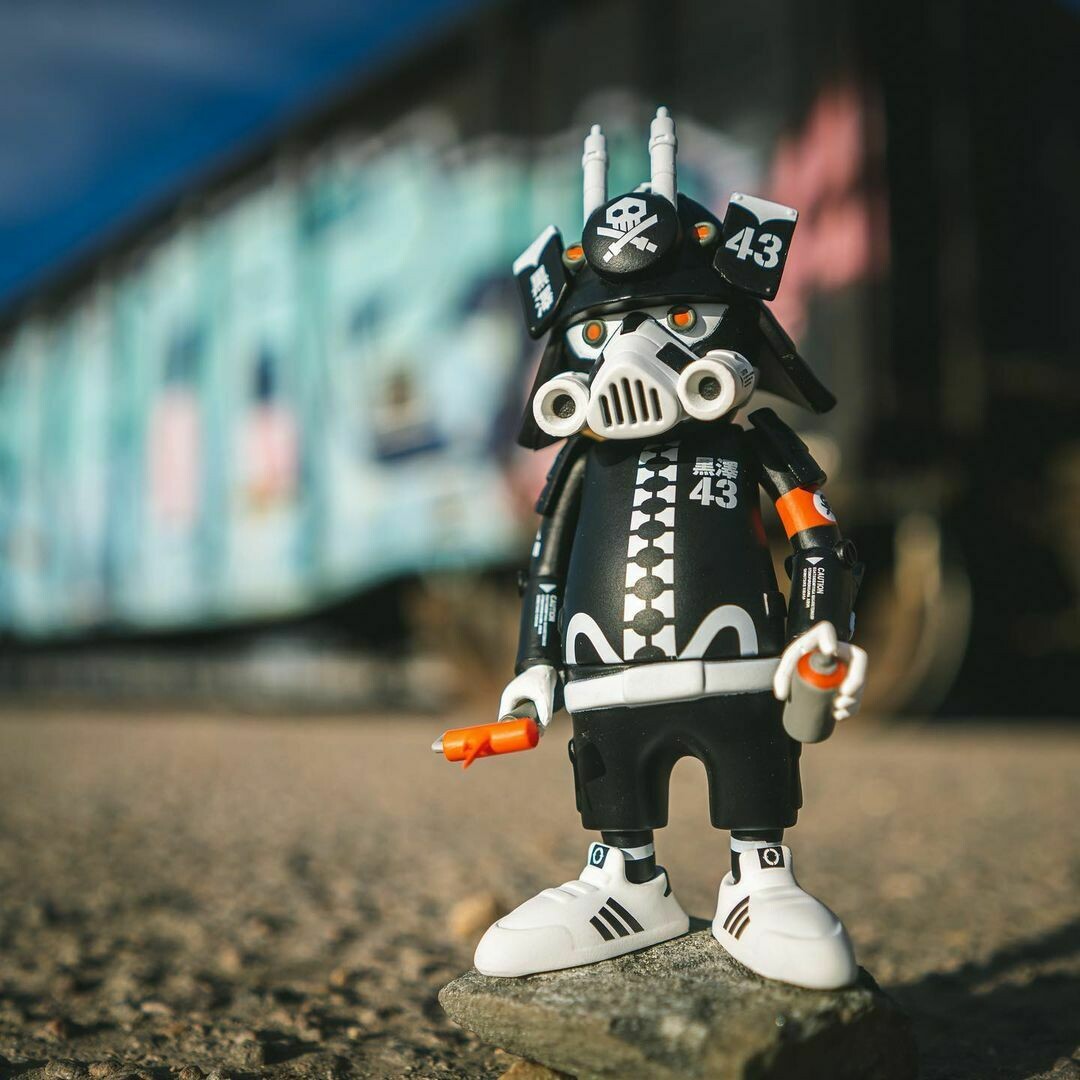 Quiccs DR76 Fortress Ed. by Dragon76 x Quiccs x Martian Toys