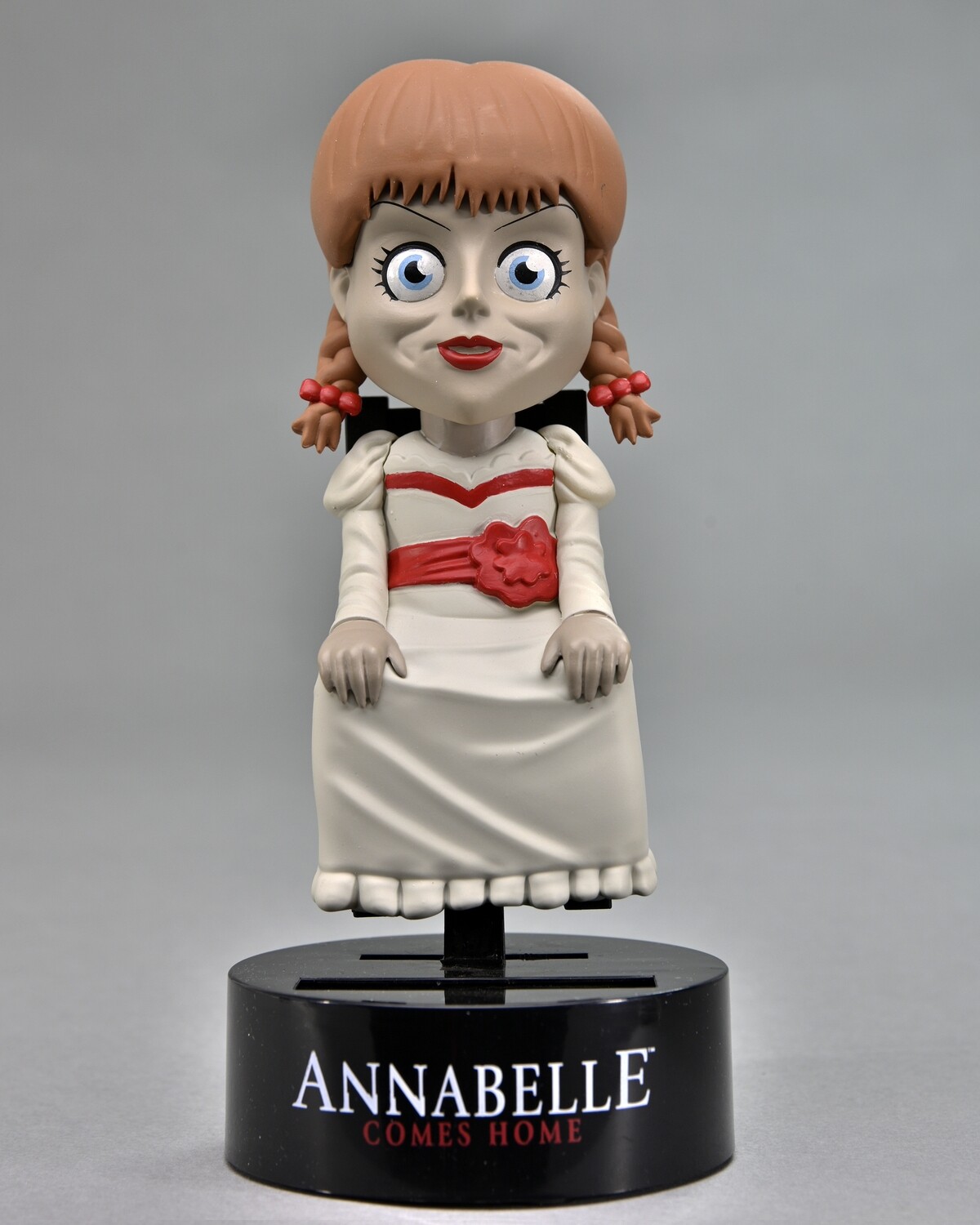 PRE-ORDER NECA The Conjuring Universe – Body Knocker - Annabelle