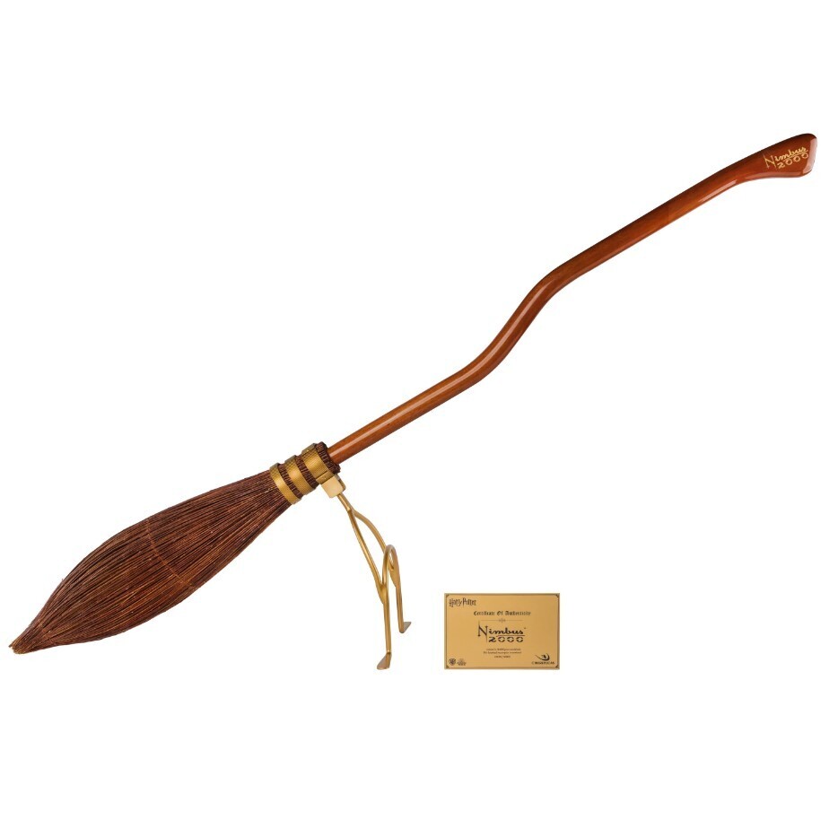 PRE-ORDER Cinereplicas Harry Potter Nimbus 2000 - 2020 Edition (Lifesize Replica)