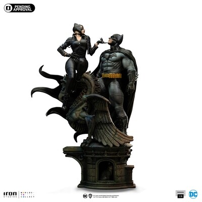 PRE-ORDER Iron Studios Batman and Catwoman DC Comics Diorama Scale 1/6