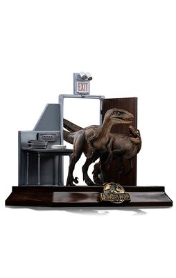 PRE-ORDER Iron Studios Raptors at the Kitchen&#39;s Door - Jurassic Park - Art Scale 1/10
