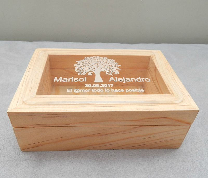 Caja Personalizada Usaya + Corazones / Caja de Deseos