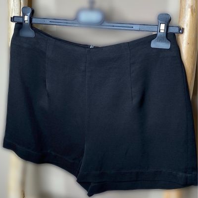 Short nero