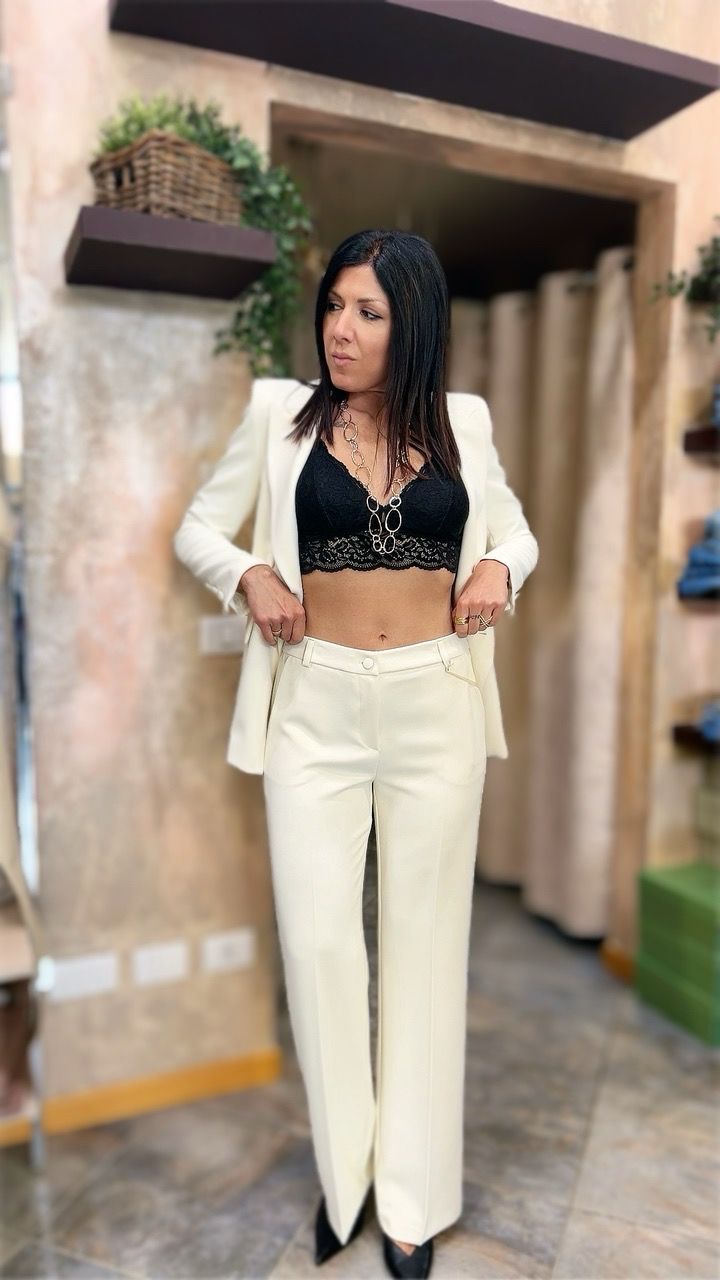 Pantaloni flare