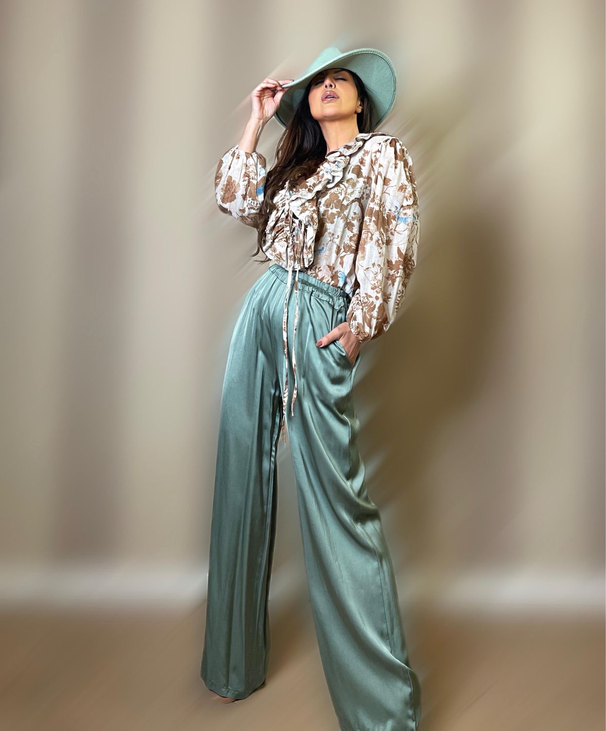 Pantaloni raso