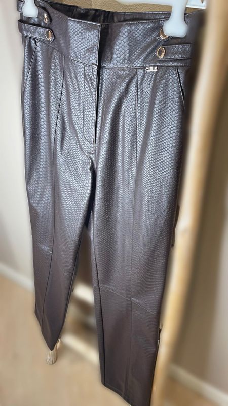 Pantaloni ecopelle