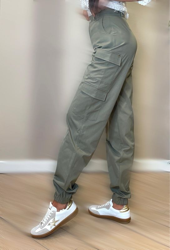 Pantaloni cargo