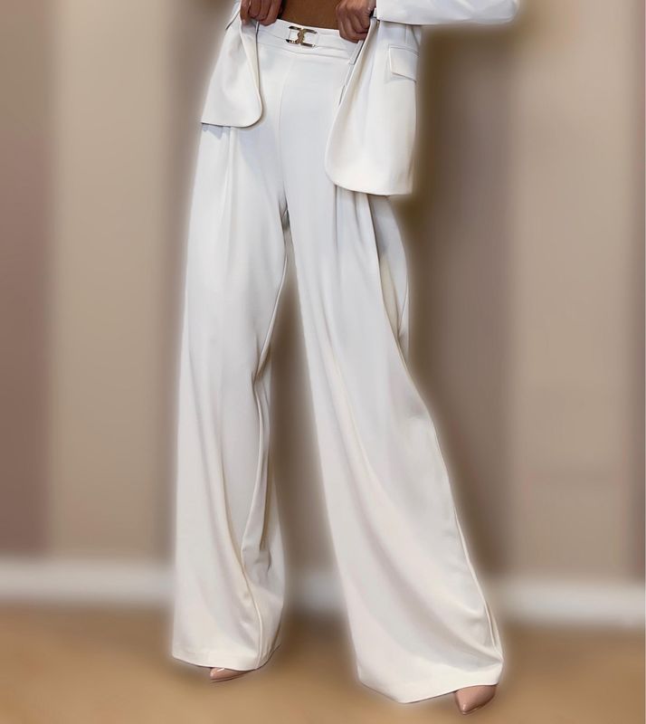 Pantaloni ampi