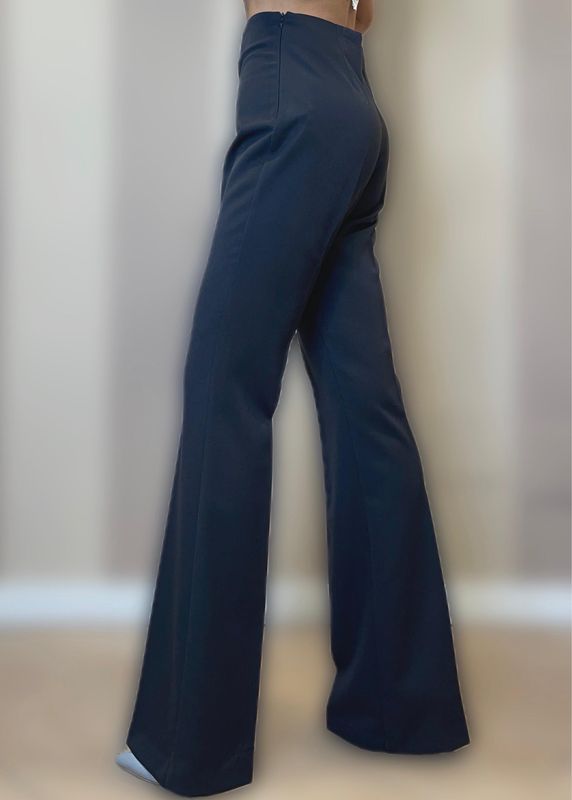 Pantaloni flare