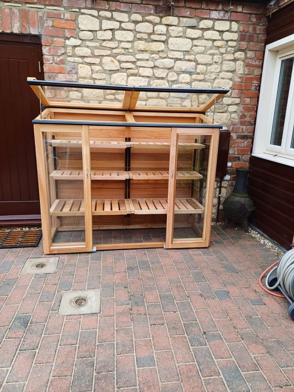 Hoge kweekkas "Sherlock" 69.5 cm diep x 181.6cm breed x 152cm hoog