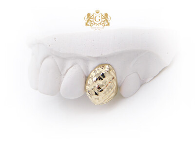 Single Diamond Cut Gold Tooth
