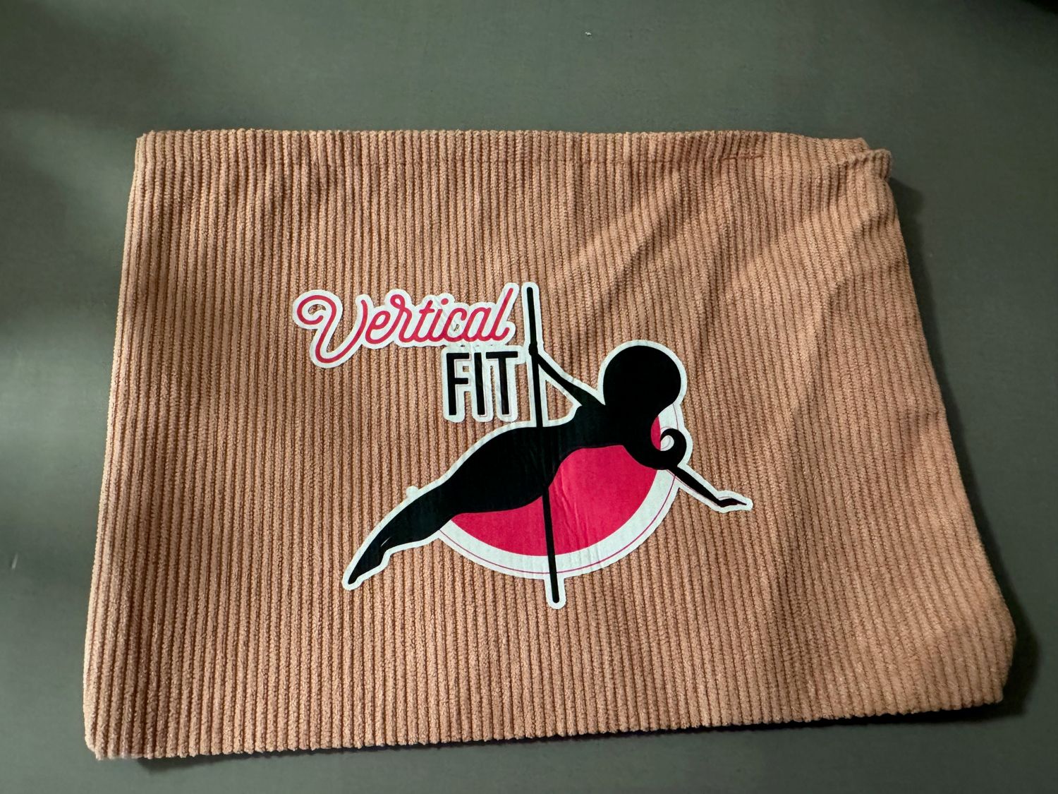 Pochette à grips en velours côtelé