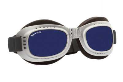 Hot II M -
Hundeschutzbrille Größe M
- Fassung: Chrom, Gläser: Blau
Größe/Gesamtgewicht: Länge: 16,5 cm, Breite: 4,7 cm / 44 g