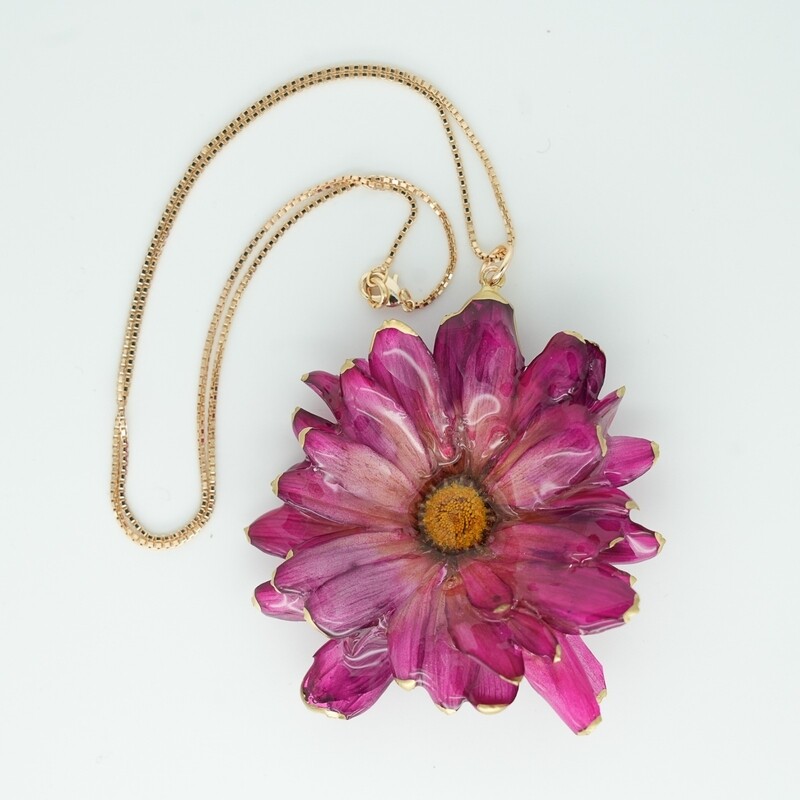 Ciondolo san carlino fucsia con catenina