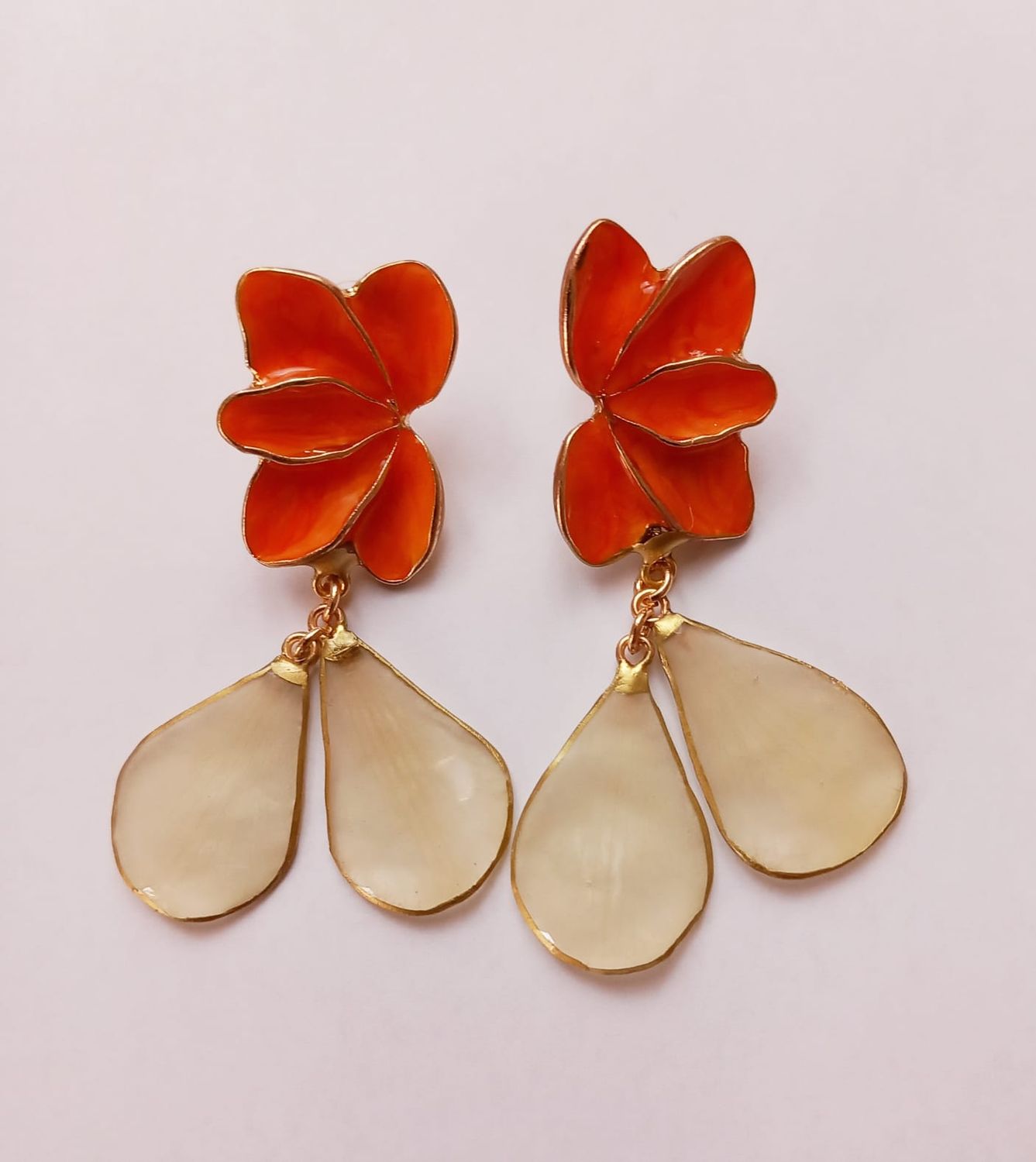Orchidee bianche con elemento smaltato