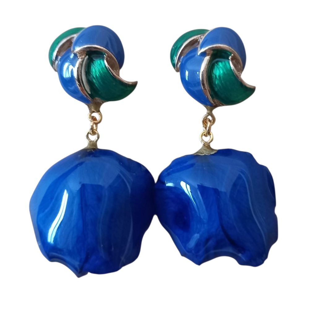 Petalo blu e conchiglia smaltata