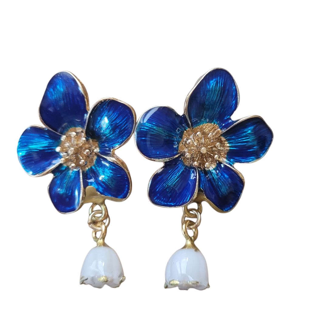 Mughetto con elemento smaltato blu