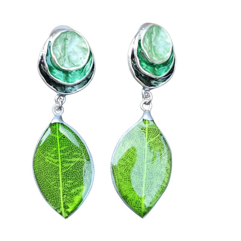 Magnolia verde con elemento smaltato
