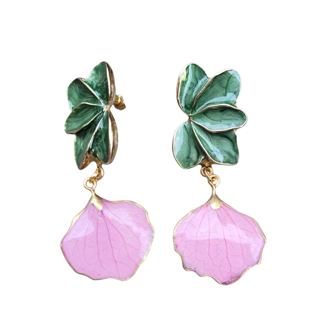 Ortensia rosa e montatura smaltata verde