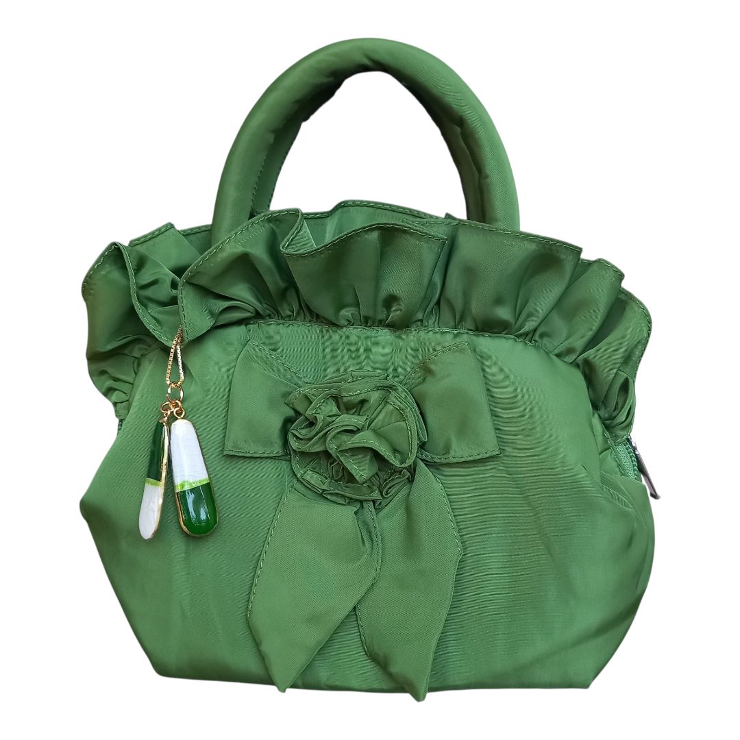 Borsetta mignon verde con petali rosa bianchi e verdi piu catenina