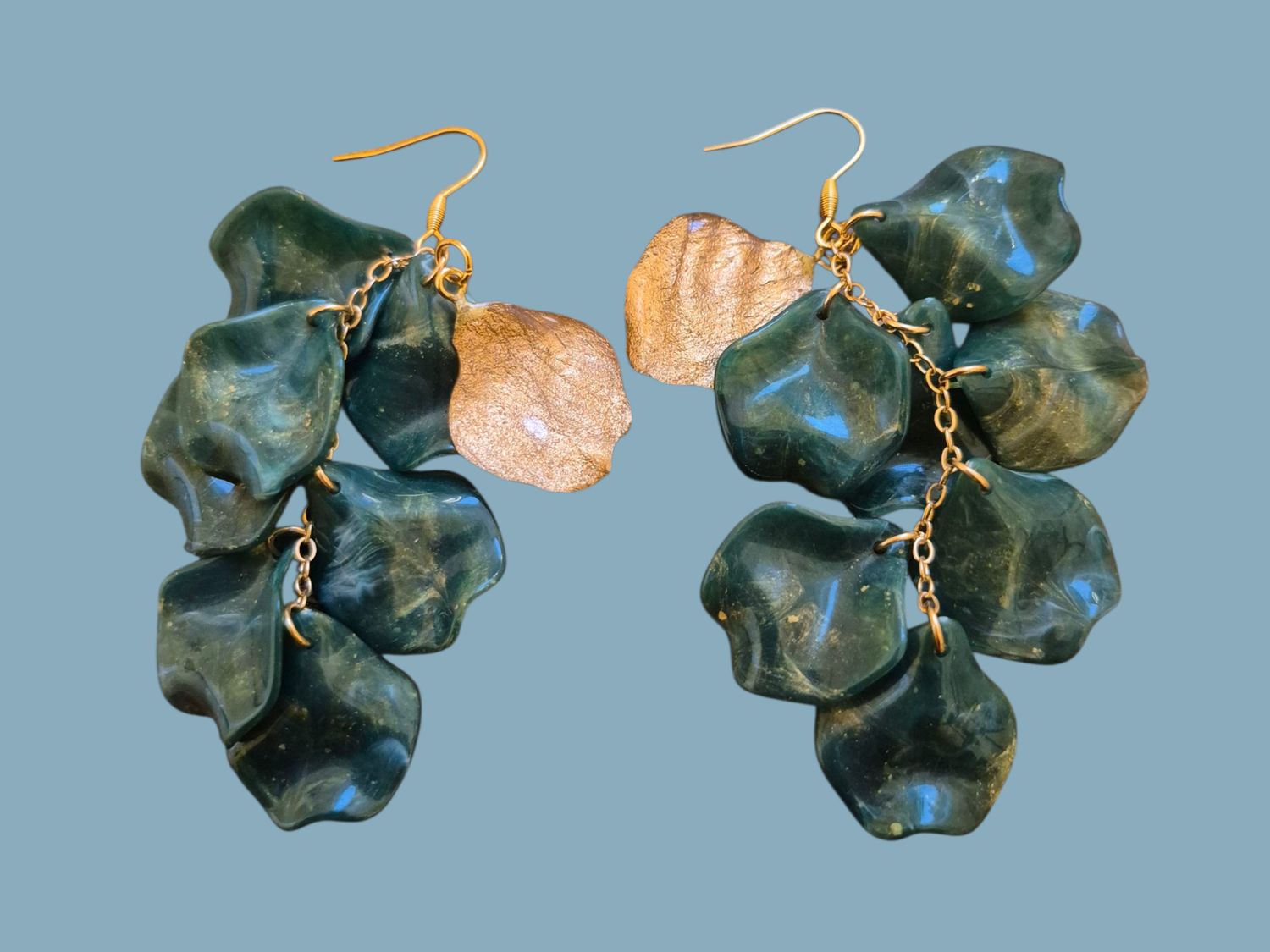 Cascata di Petali verdi e oro