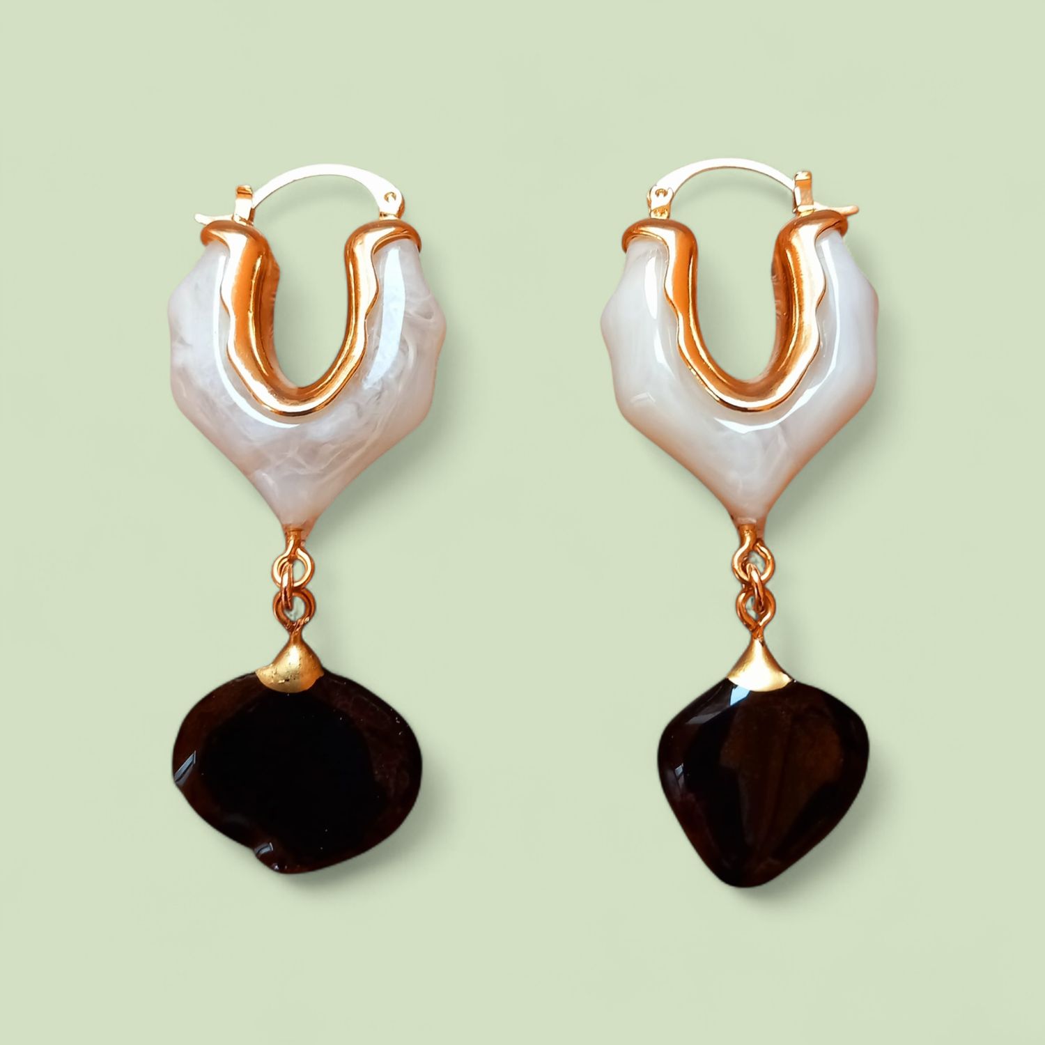 Ortensie nera e montatura avorio