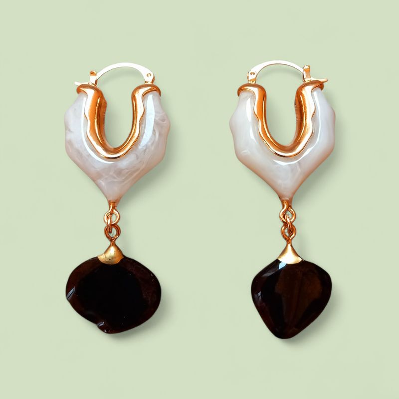 Ortensie nera e montatura avorio