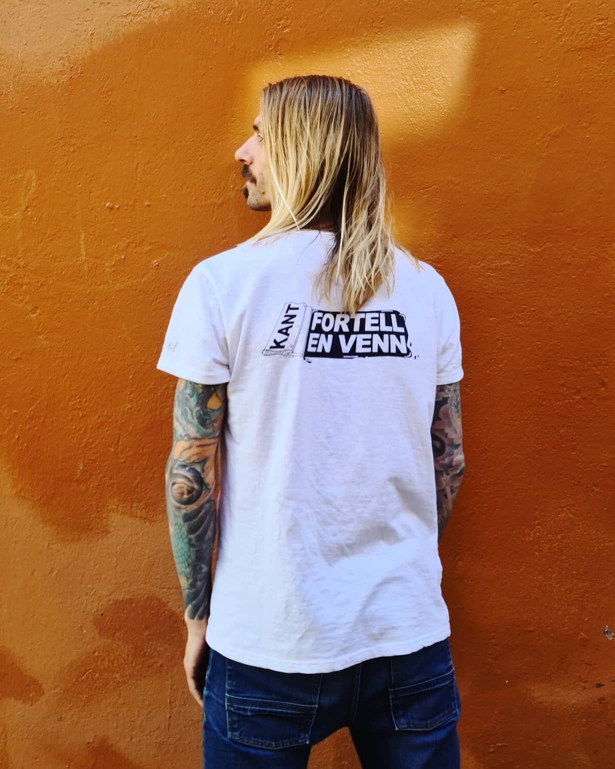 FORTELL EN VENN | Hvitmelert