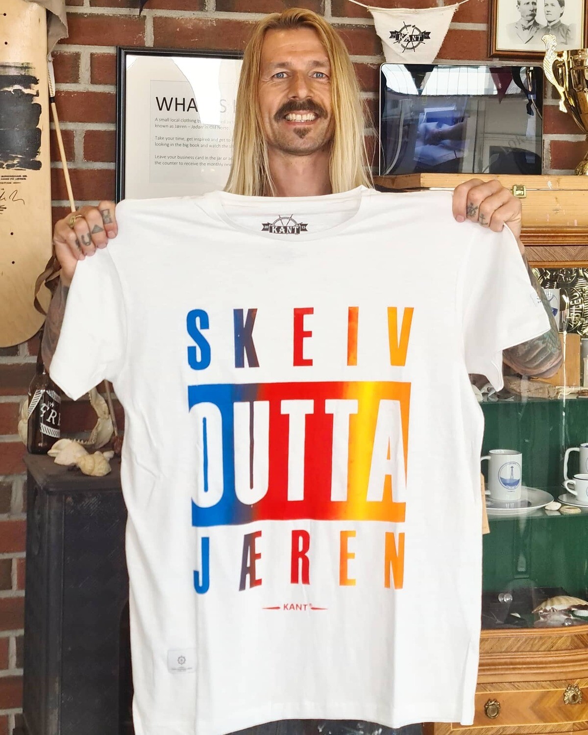 SKEIV OUTTA JÆREN | Hvit