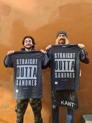 STRAIGHT OUTTA SANDNES | Koksmelert STRAIGHT OUTTA SANDNES | Koksmelert