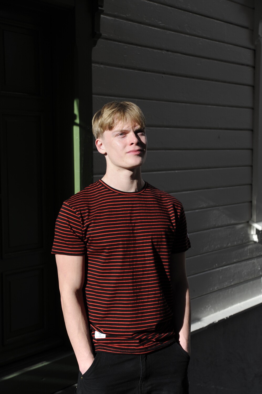 KANT® Stripe RØD/SORT | T-skjorte