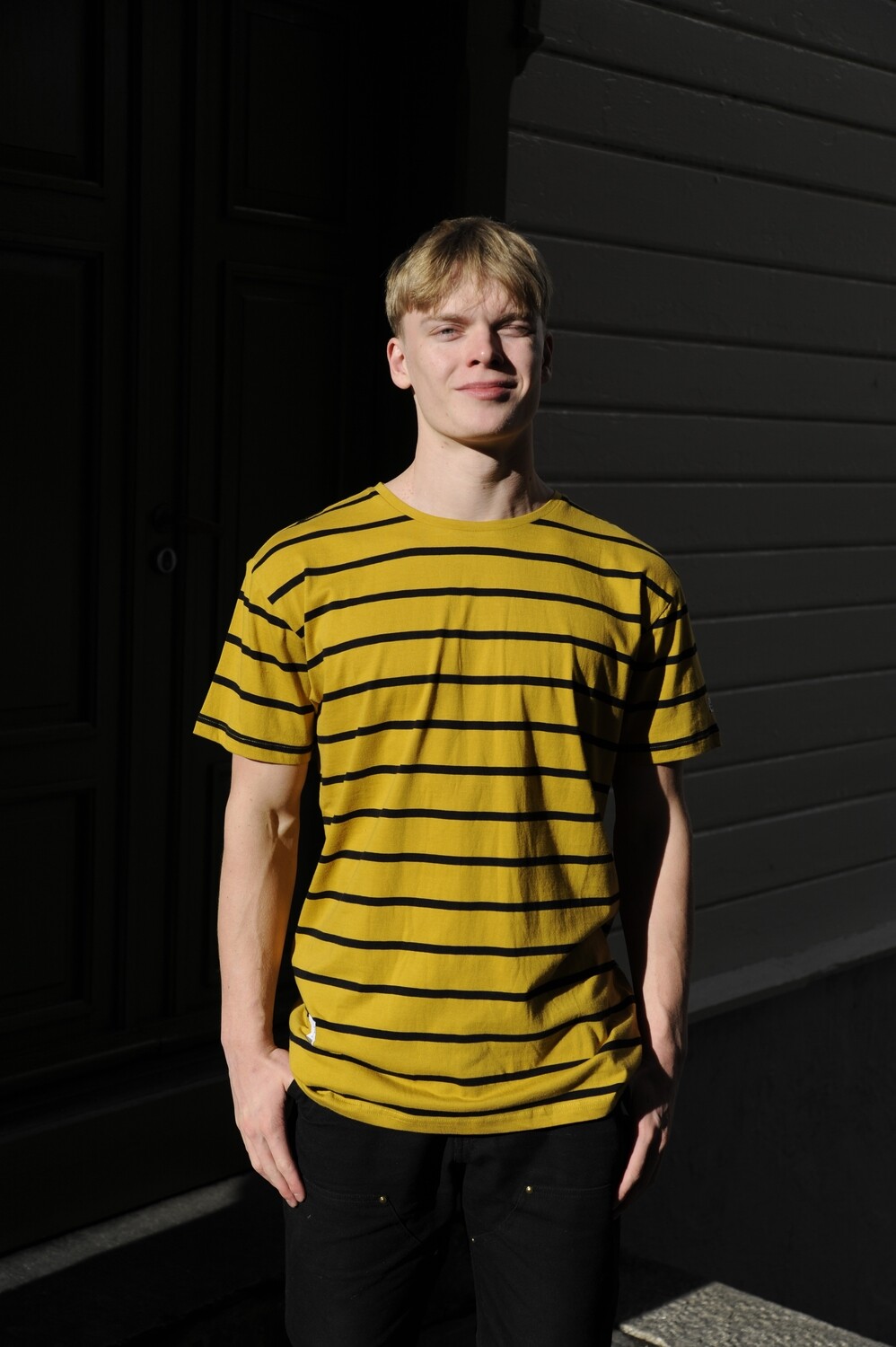KANT® Stripe SENNEP/SORT | T-skjorte