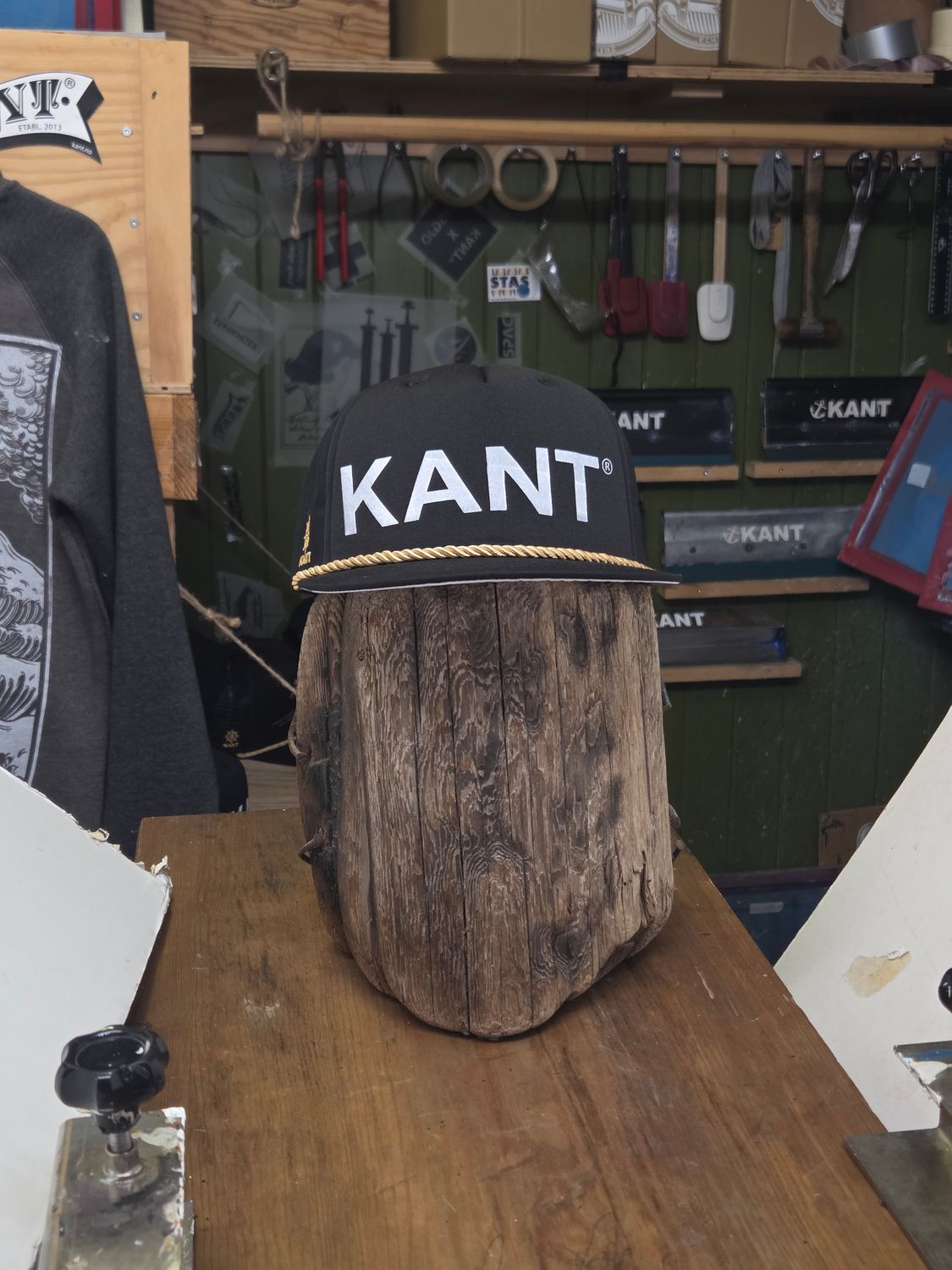 KANT® – Snapback Cap
