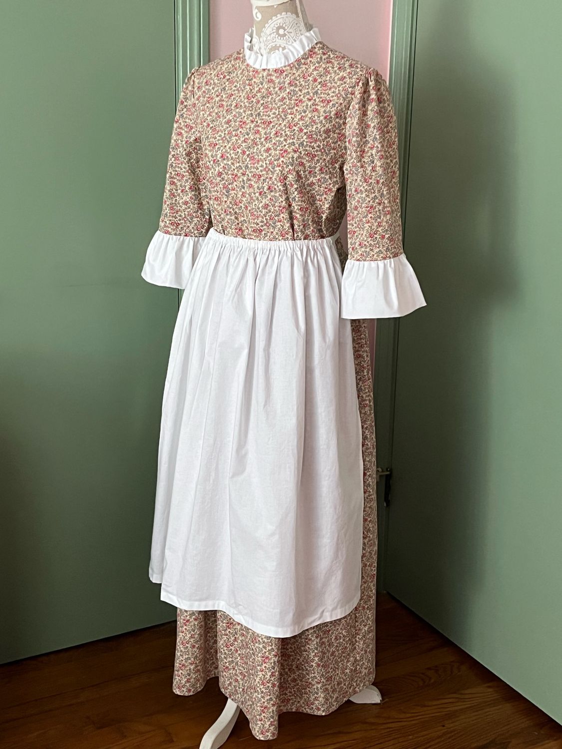 &#39;Modest Martha&#39; Women&#39;s Colonial Style Round Gown, Build a Set