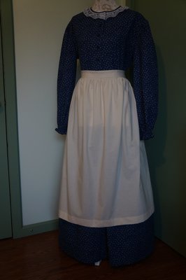 Unbleached Women&#39;s Half Apron w/Bib