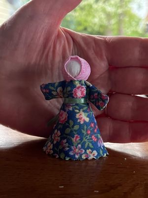 Mini Cabin Dolls - The Smallest Pioneers!