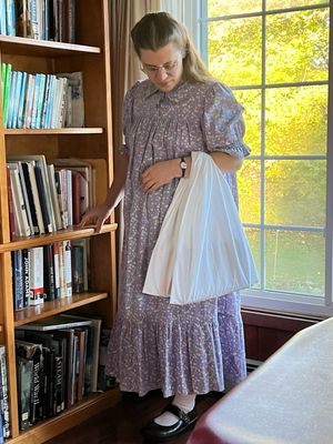 18th Century Inspired Shoulder Market Wallet - White