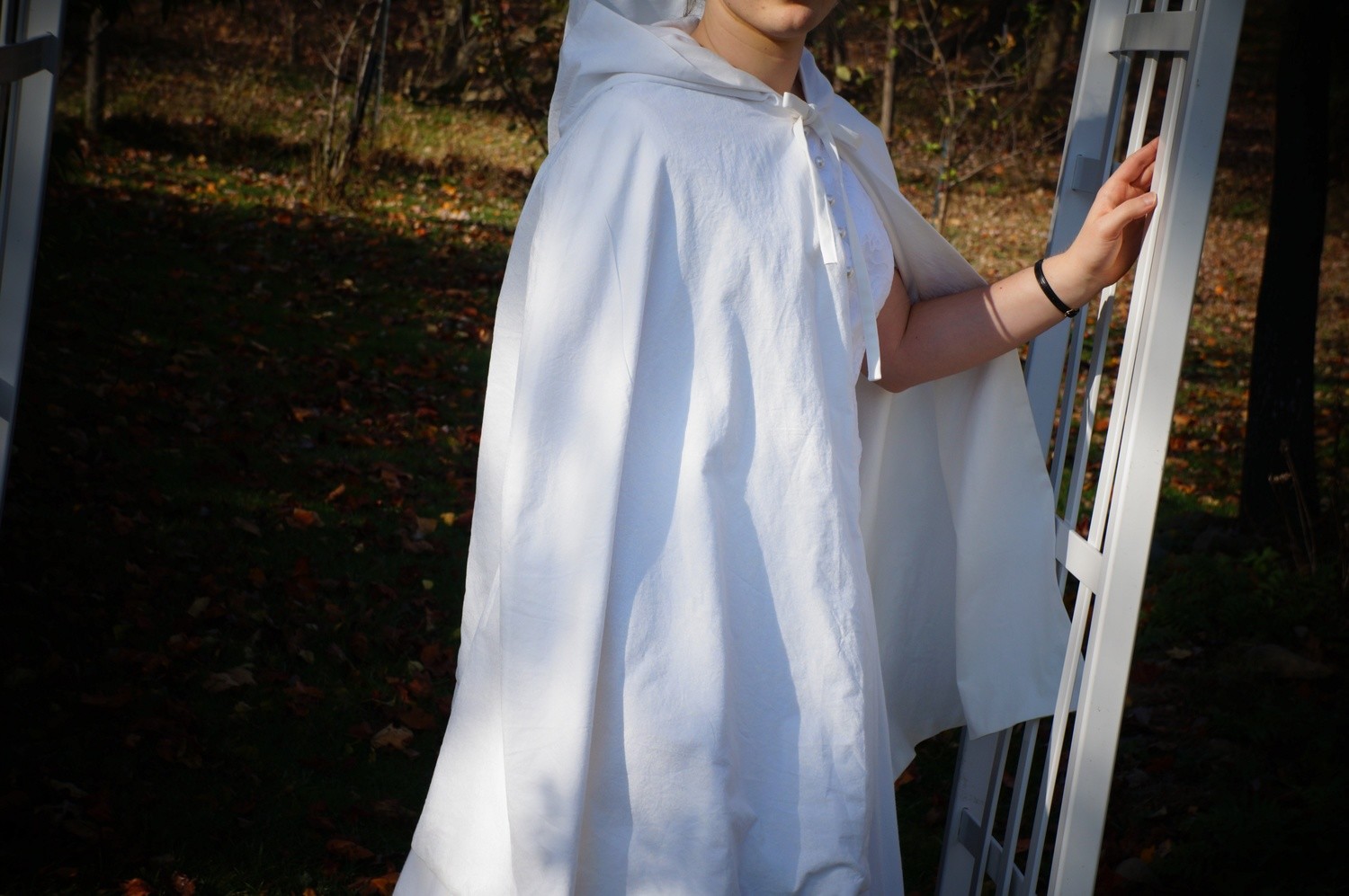 Womens&#39; White 100% Cotton Twill Cape/Cloak/Mantle
