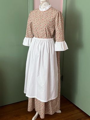 'Modest Martha' Women's Colonial Style Round Gown, Build a Set