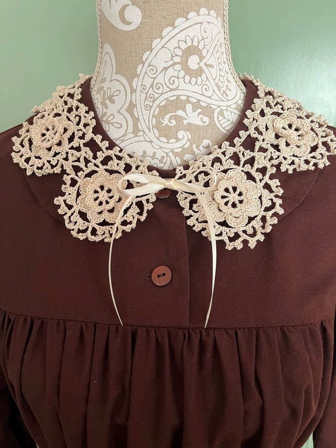Crocheted Lace Collar Cream
