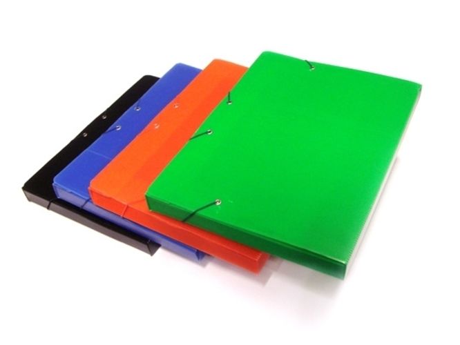 CARPETA CARTONPLAST VERDE 1/4 WTT 3CM DE ESPESOR