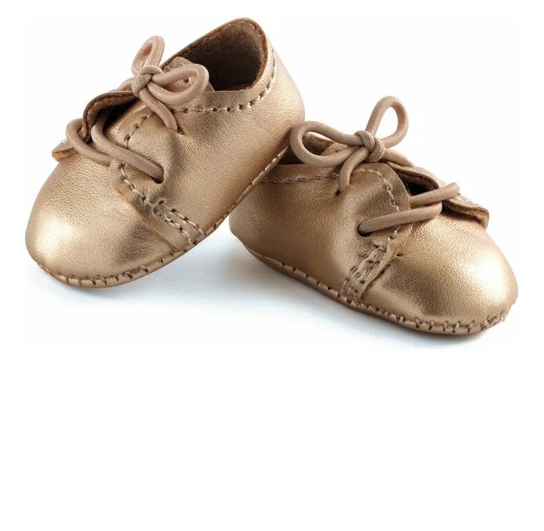 OUTFIT POMEA ZAPATOS DORADOS