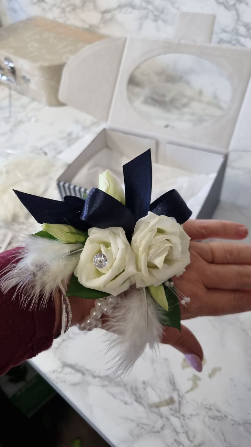 Wrist corsage