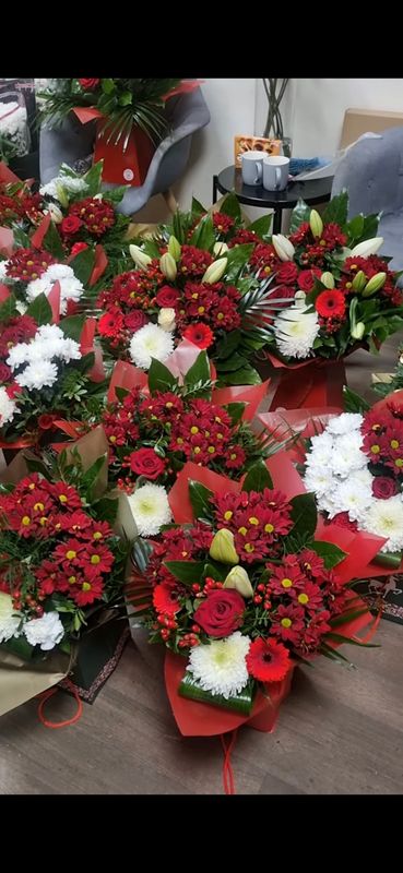 𝑪𝒉𝒓𝒊𝒔𝒕𝒎𝒂𝒔 𝒇𝒍𝒐𝒓𝒊𝒔𝒕 𝒄𝒉𝒐𝒊𝒄𝒆 𝒓𝒆𝒅𝒔 &amp; 𝒈𝒐𝒍𝒅